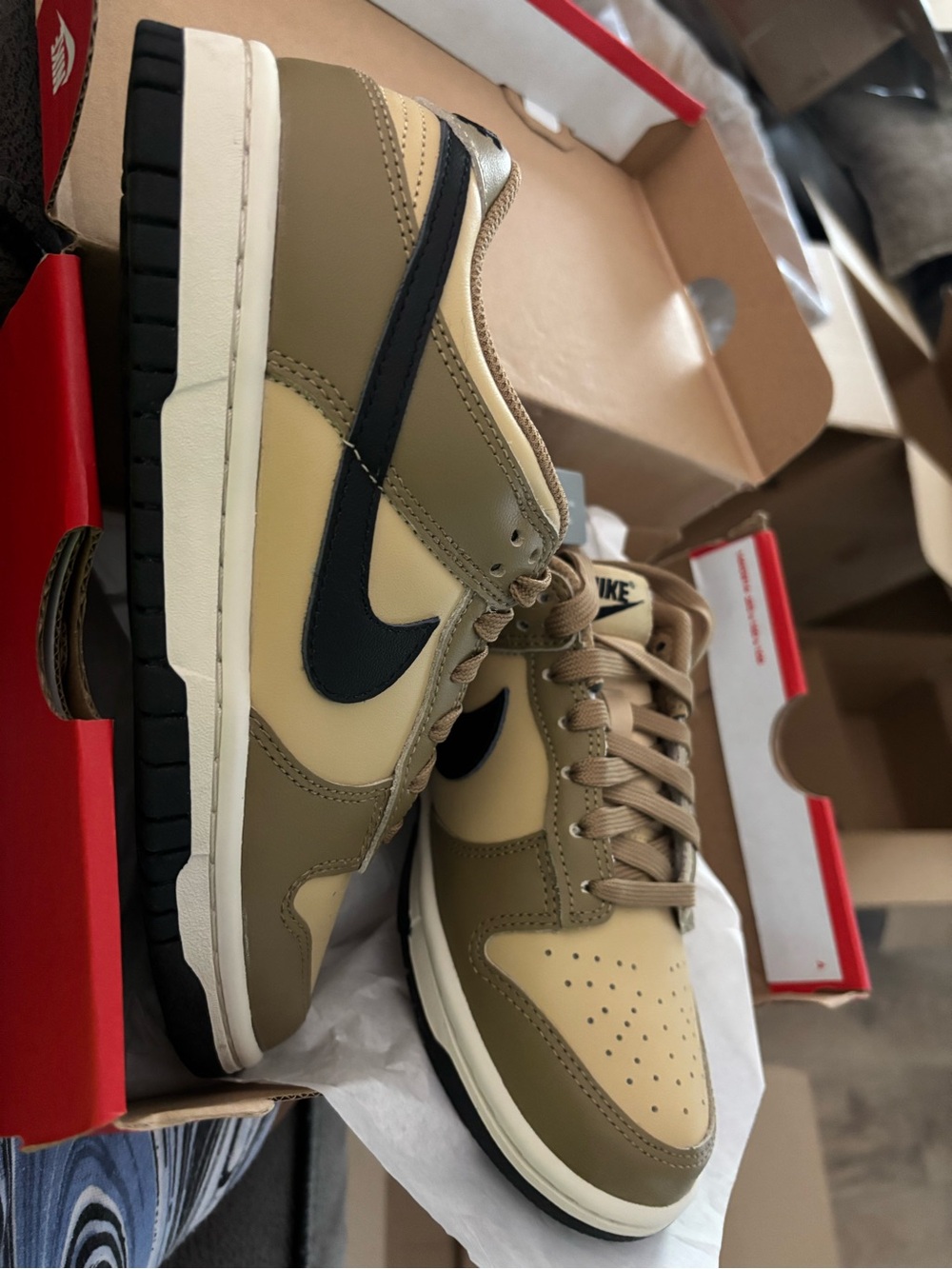 Nike Low-Top Dunks Sneaker in Tan, Olive & Black kids or women 5 - Picture 4 of 5